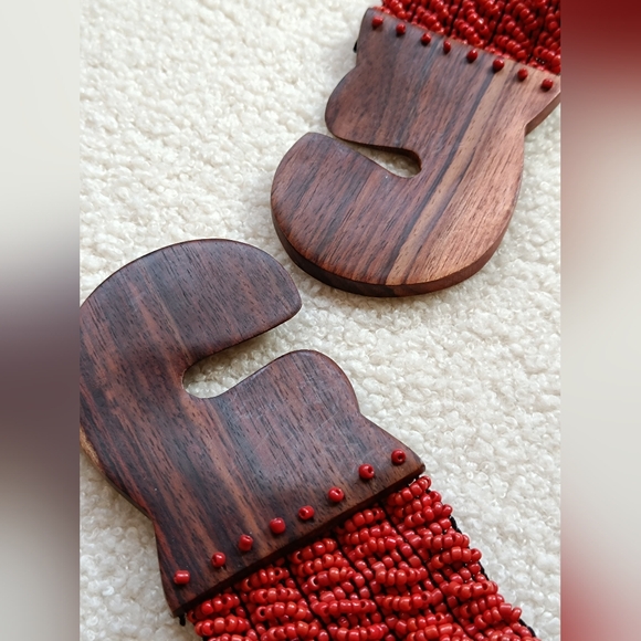 Handcrafted Beaded Stretchable Belt with a Wooden Buckle - Picture 10 of 11